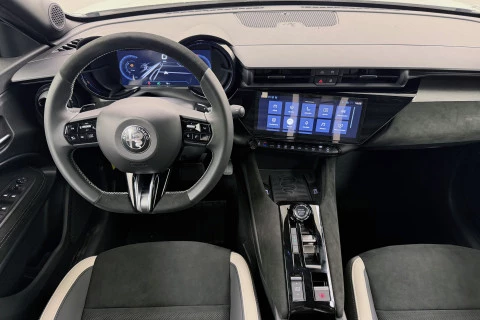 Alfa Romeo Junior Ibrida Sport Speciale 108kW (145CV)