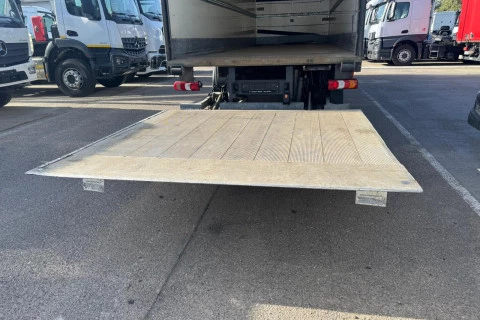 Mercedes-Benz Antos 1824 L