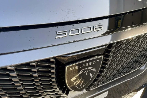 Peugeot e-5008 GT Eléctrico 157kW