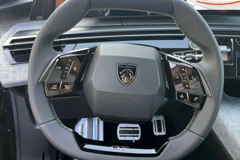 Peugeot e-5008 GT Eléctrico 157kW