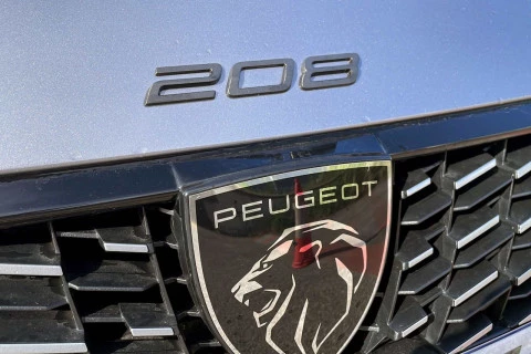 Peugeot 208 Allure HYBRID 145 eDCS6
