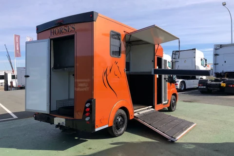 Peugeot Boxer 2.2 - 140 C.V. / FURGON TRANSPORTE DE CABALLOS