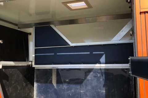 Peugeot Boxer 2.2 - 140 C.V. / FURGON TRANSPORTE DE CABALLOS