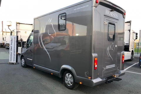 Renault Trucks Master 2.3 / para transporte de 2 caballos