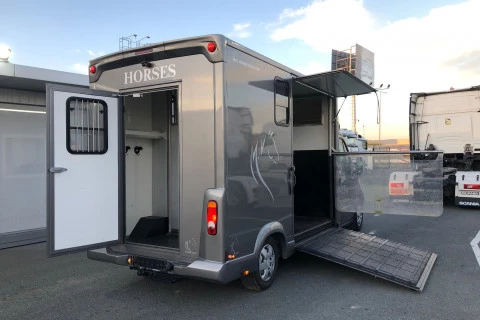 Renault Trucks Master 2.3 / para transporte de 2 caballos