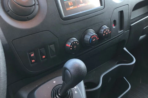 Renault Trucks Master 2.3 / para transporte de 2 caballos