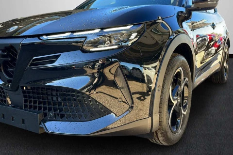 Alfa Romeo Junior Ibrida Speciale 107kW (145CV)