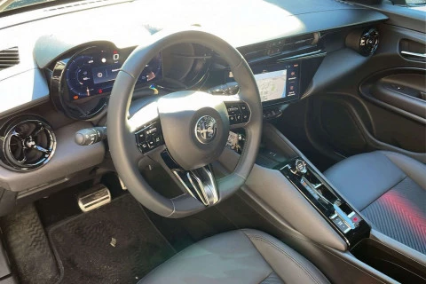 Alfa Romeo Junior Ibrida Speciale 107kW (145CV)