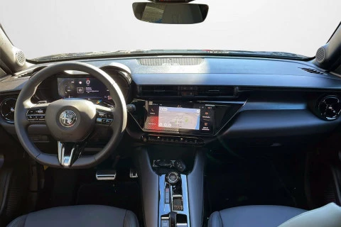 Alfa Romeo Junior Ibrida Speciale 107kW (145CV)