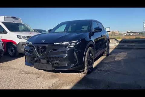 Alfa Romeo Junior Ibrida Speciale 107kW (145CV)