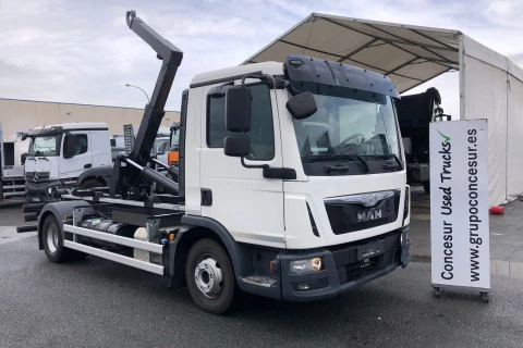 MAN TGL 12 TONELADAS + GANCHO DE 8 TONELADAS