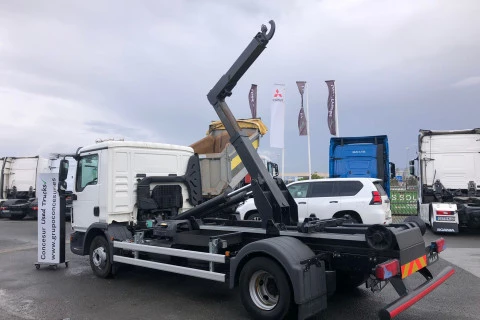 MAN TGL 12 TONELADAS + GANCHO DE 8 TONELADAS