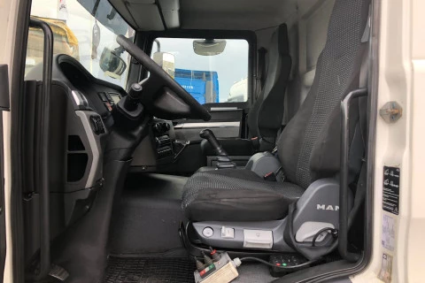 MAN TGL 12 TONELADAS + GANCHO DE 8 TONELADAS