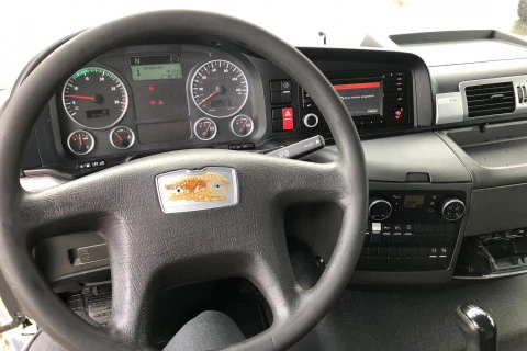 MAN TGL 12 TONELADAS + GANCHO DE 8 TONELADAS