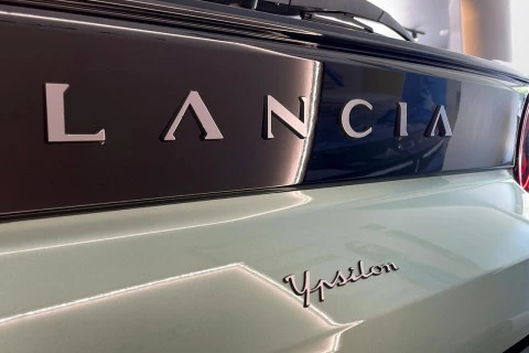 Lancia Ypsilon Ypsilon LX Elettrica 54kWh 115kW (156CV)