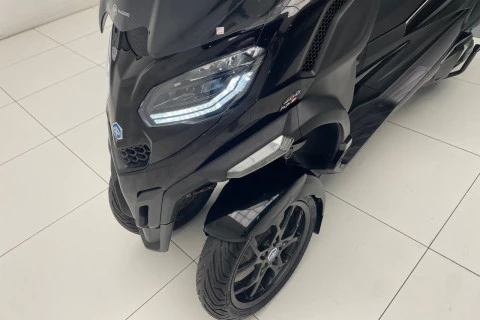 Piaggio MP3 400 HPE .