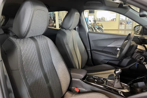 Peugeot 2008 Allure Gasolina 100 S&S 6 Vel. MAN