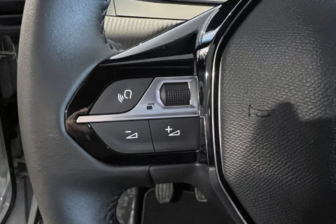 Peugeot 2008 Allure Gasolina 100 S&S 6 Vel. MAN