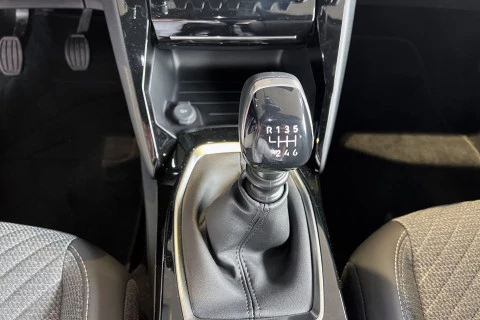 Peugeot 2008 Allure Gasolina 100 S&S 6 Vel. MAN