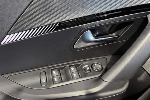 Peugeot 2008 Allure Gasolina 100 S&S 6 Vel. MAN