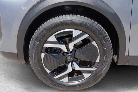 Peugeot 2008 Allure Hybrid eDCS6 107 kW (145 CV)