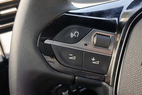 Peugeot 2008 Allure Hybrid eDCS6 107 kW (145 CV)