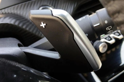 Peugeot 2008 Allure Hybrid eDCS6 107 kW (145 CV)