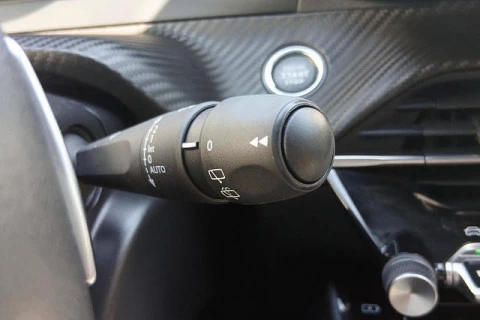 Peugeot 2008 Allure Hybrid eDCS6 107 kW (145 CV)