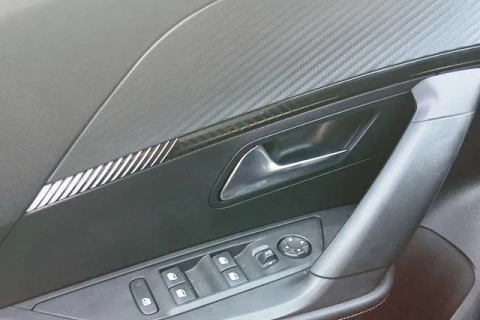 Peugeot 2008 Allure Hybrid eDCS6 107 kW (145 CV)