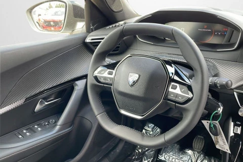 Peugeot 2008 Allure Gasolina 100 S&S 6 Vel. MAN