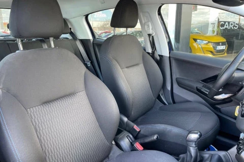 Peugeot 208 5P Signature 1.2L PureTech 60KW (82CV)