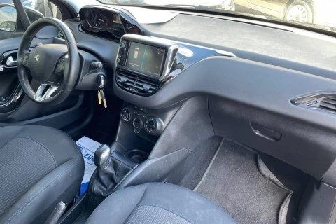 Peugeot 208 5P Signature 1.2L PureTech 60KW (82CV)