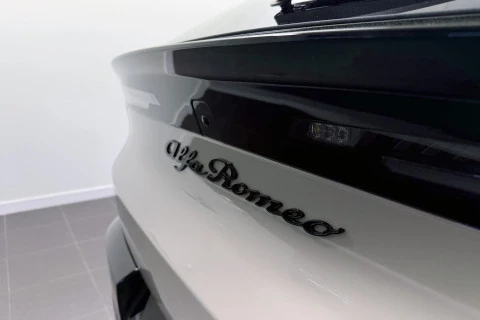 Alfa Romeo Junior Ibrida Sport Speciale 108kW (145CV)