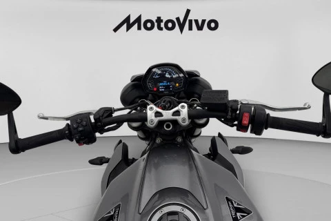 Triumph STREET TRIPLE R 