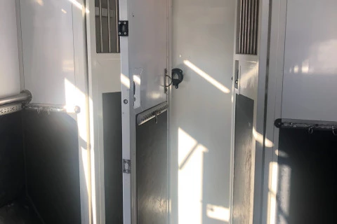 Renault Trucks Master 2.3 / 180 c.v. / FURGON PARA 2 CABALLOS