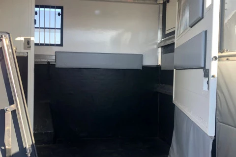 Renault Trucks Master 2.3 / 180 c.v. / FURGON PARA 2 CABALLOS