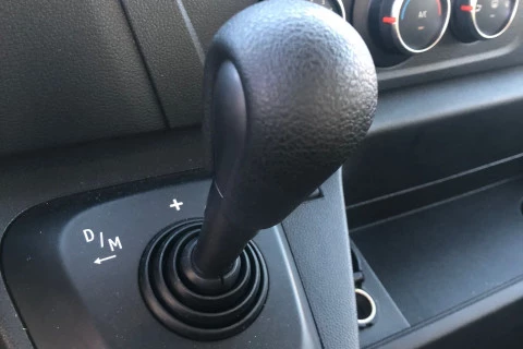 Renault Trucks Master 2.3 / 180 c.v. / FURGON PARA 2 CABALLOS