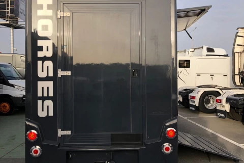 Renault Trucks Master 2.3 / 180 c.v. / FURGON PARA 2 CABALLOS