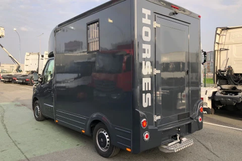 Renault Trucks Master 2.3 / 180 c.v. / FURGON PARA 2 CABALLOS