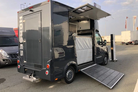 Renault Trucks Master 2.3 / 180 c.v. / FURGON PARA 2 CABALLOS