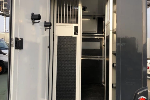 Renault Trucks Master 2.3 / 180 c.v. / FURGON PARA 2 CABALLOS