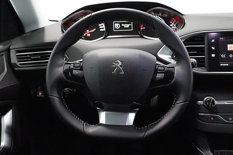 Peugeot 308 5p Allure 1.5 BlueHDi 96KW (130CV)