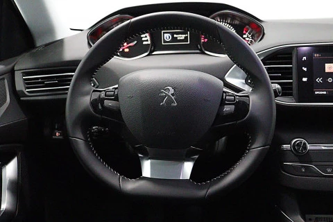 Peugeot 308 5p Allure 1.5 BlueHDi 96KW (130CV)