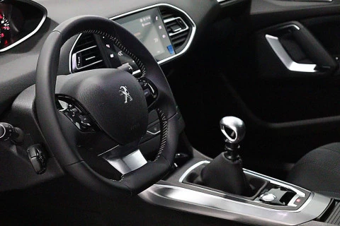 Peugeot 308 5p Allure 1.5 BlueHDi 96KW (130CV)