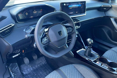 Peugeot 2008 Allure Gasolina 100 S&S 6 Vel. MAN