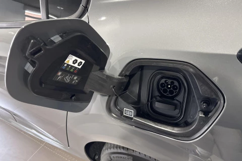 Peugeot e-208 Allure Eléctrico 136 (100 Kw)