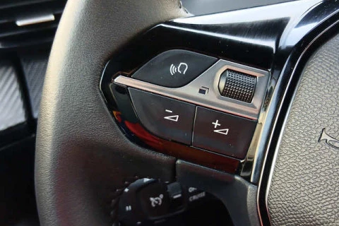 Peugeot 2008 Allure Hybrid eDCS6 107 kW (145 CV)