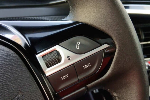 Peugeot 2008 Allure Hybrid eDCS6 107 kW (145 CV)