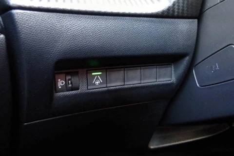 Peugeot 2008 Allure Hybrid eDCS6 107 kW (145 CV)