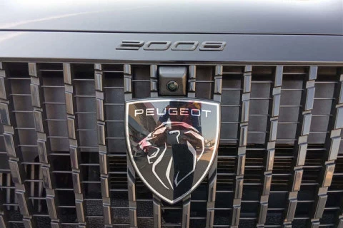 Peugeot 2008 Allure Hybrid eDCS6 107 kW (145 CV)
